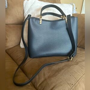 Elegant Black Leather Purse with Gold Accents & Detachable Strap